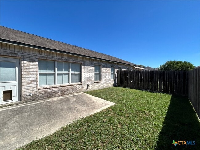 Building Photo - 3049 Pine Valley Dr