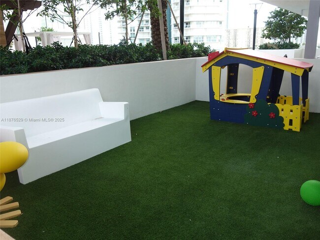 Building Photo - 300 Sunny Isles Blvd