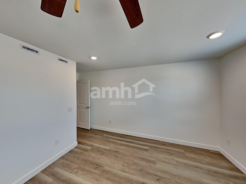 Building Photo - 9561 E Harkes Dr