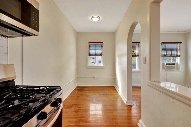 Building Photo - 623 Park Pl