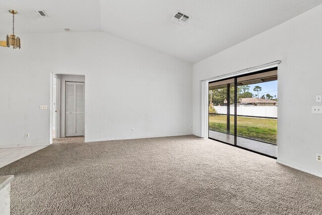 Building Photo - Annual ** 4 Bed / 3 Bath Single Family Hom...