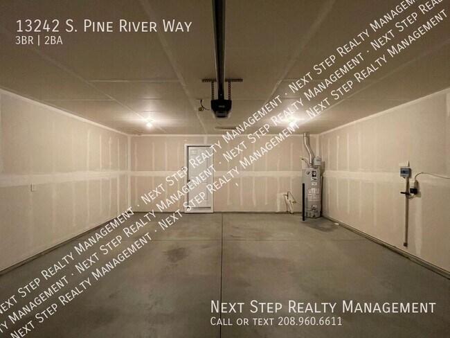 Building Photo - 13242 S Pine River Way