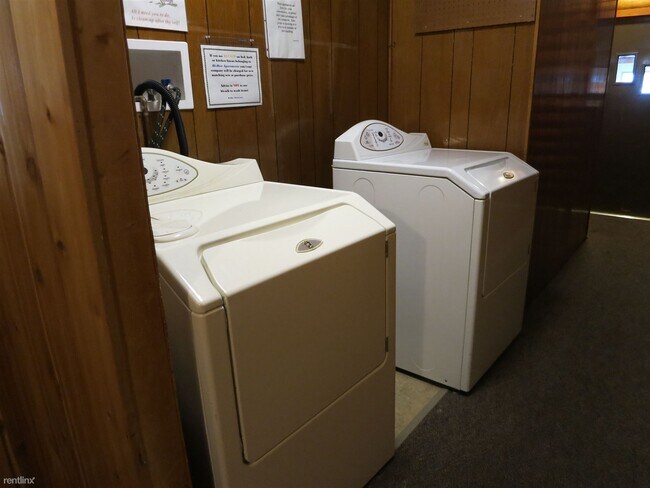 Building Photo - 2 br, 1 bath Duplex - 4829 Da Niece St Uni...