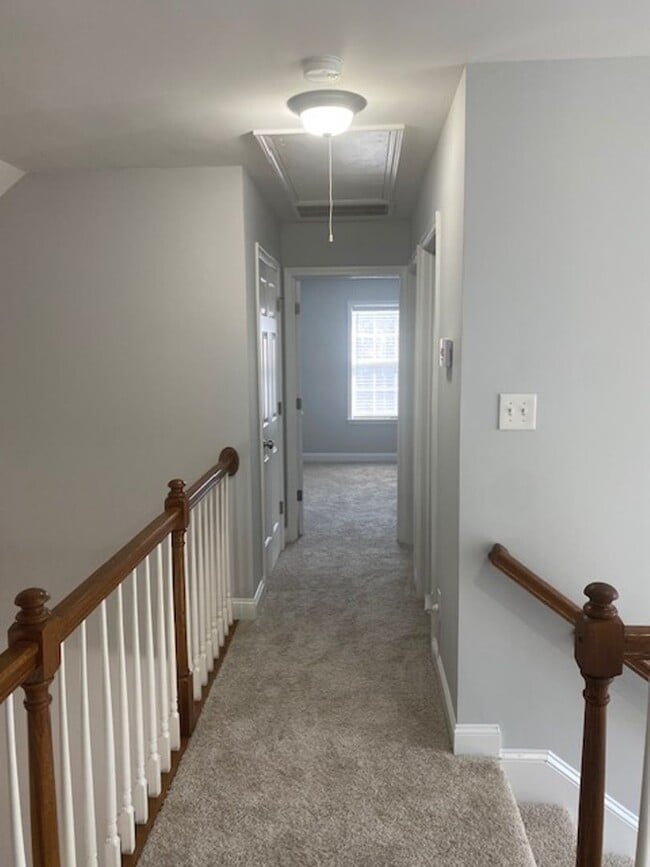 Building Photo - 4 Bedroom! Private Pool!