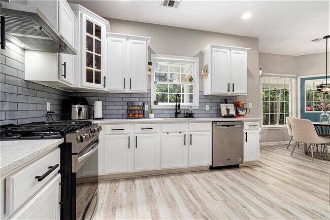 Building Photo - 1611 Hillside Bend Crossing