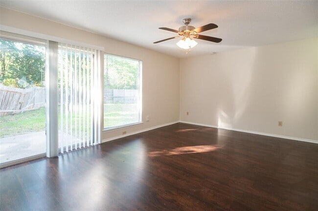 Building Photo - 1407 Click Cove