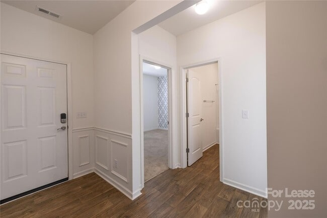 Building Photo - 224 Old Harbor Dr