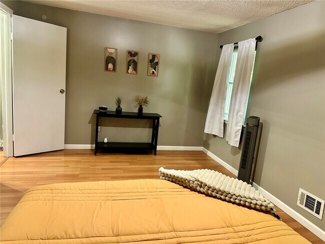 Building Photo - 1082 Mt Hope Ave