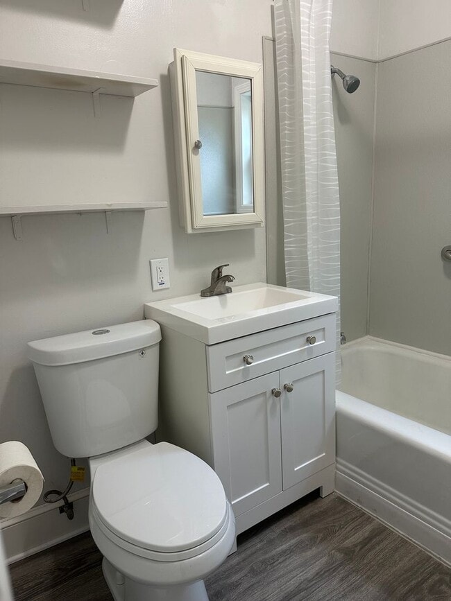 Building Photo - Chestnut-1918/1920