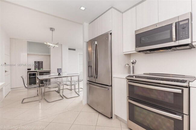 Building Photo - 5555 Collins Ave