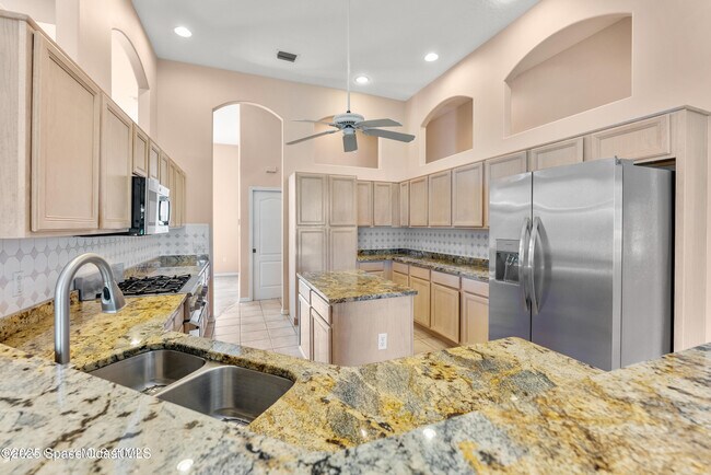 Building Photo - 537 Lake Victoria Cir