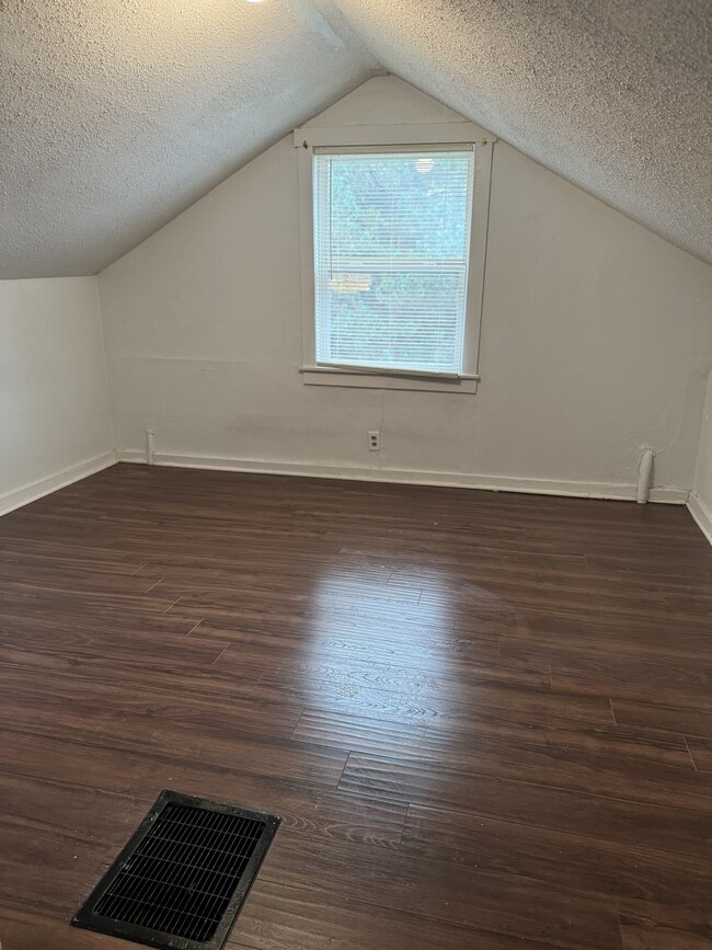 Bedroom - 7124 Glades Ave