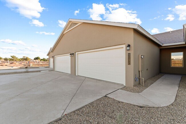 Building Photo - 4027 Apache Pine Pl