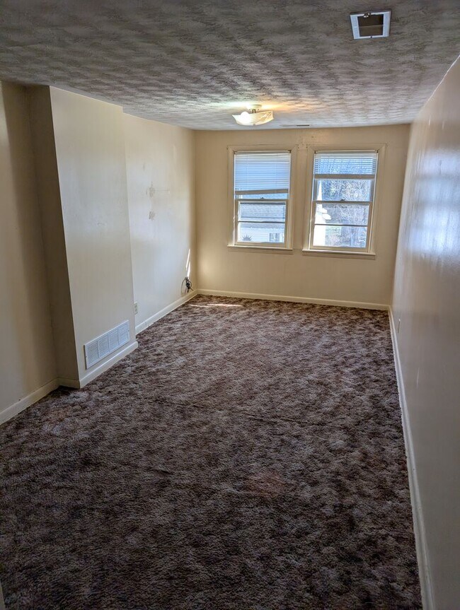 Building Photo - 525 W 2nd St