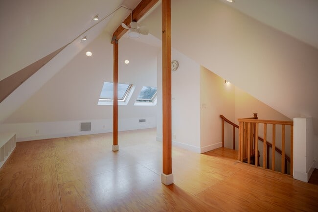 Building Photo - 1321 Hayworth Ave