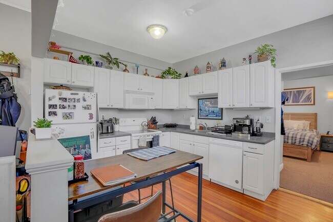 Building Photo - 344 Harvard St