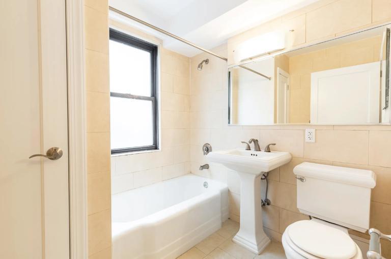 Building Photo - 45 Park Ave