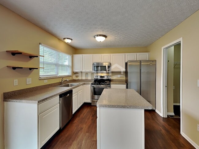 Building Photo - 512 Longview St