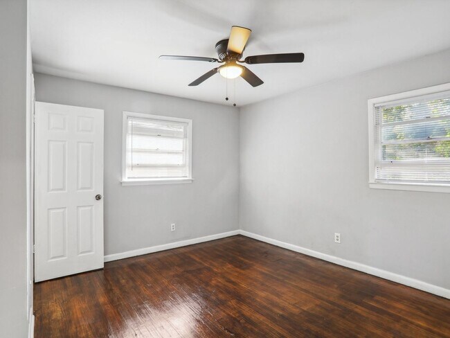 Building Photo - 3 Bedroom Duplex in Decatur