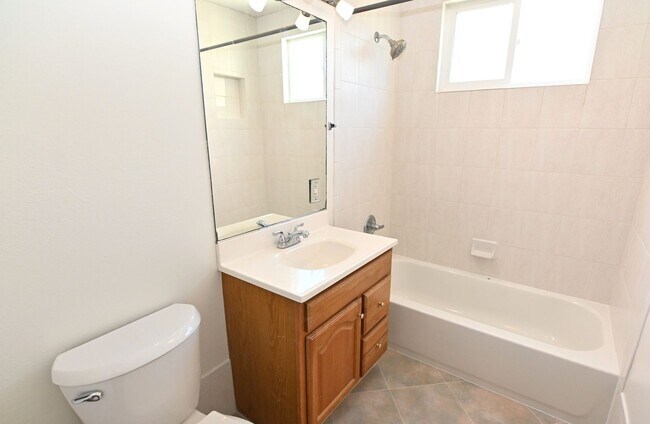 Building Photo - Darling Home 3 bd / 1 ba home near Valley Fair & Santana Row with HUGE backyard