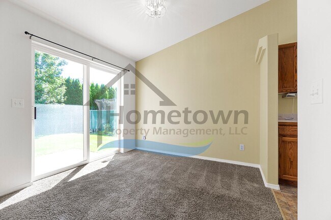 Building Photo - 3 Bedroom 2 Bathroom Home with Attached 2 Car Garage Available in Coeur d'Alene!