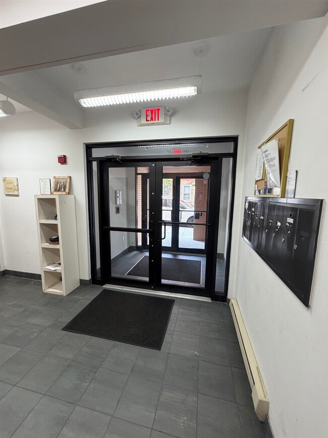 Building Photo - 209 40th St