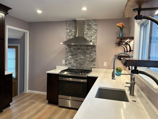 Building Photo - Brick Ranch for Rent in Mayfield HTS walking distance to Golden Gate Plaza