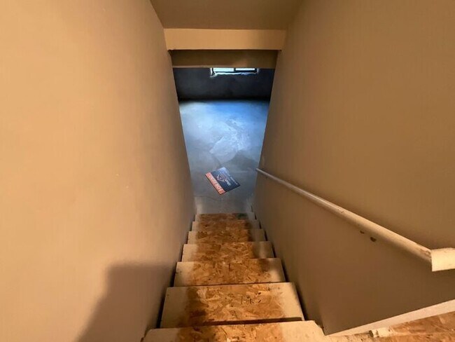 Building Photo - 3 bedroom 2 1/2 bath townhome