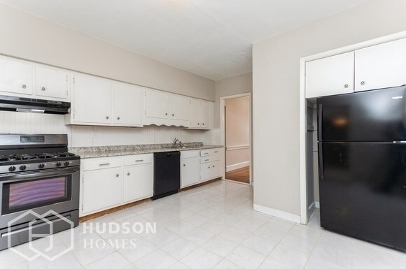 Building Photo - Multiple Applications received - 280 3rd A...