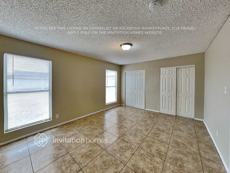 Building Photo - 8527 W Vale Dr