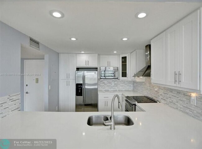 Building Photo - 11930 N Bayshore Dr