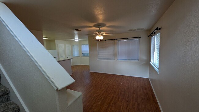 Building Photo - 819/821 Sagewood