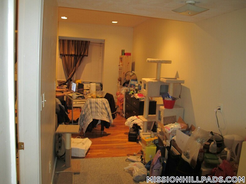 Building Photo - 6 Wait St