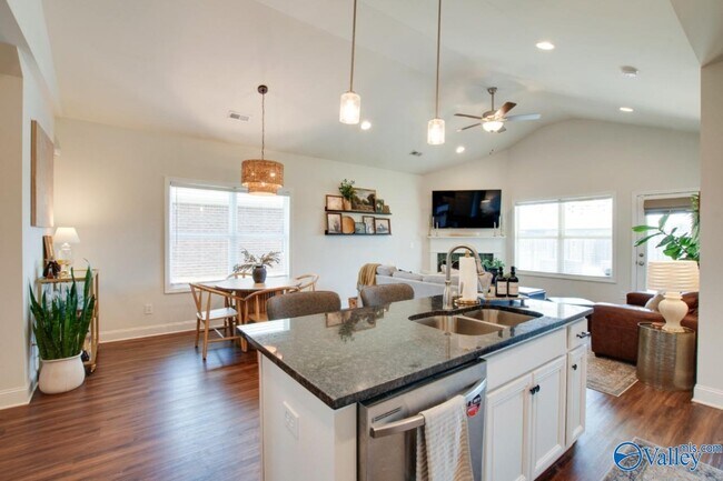 Building Photo - 12900 Tallulah Dr