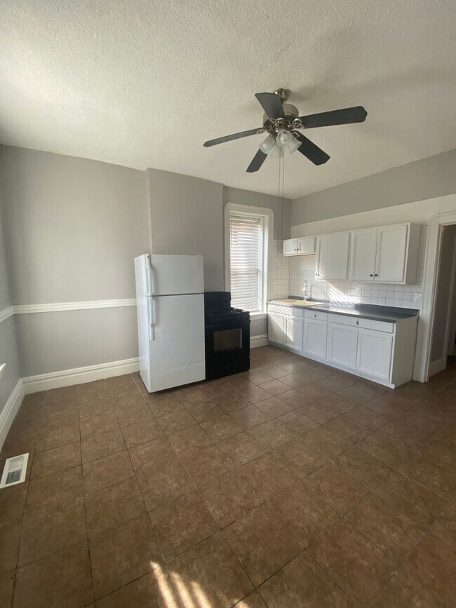 Building Photo - 2704 Arsenal St