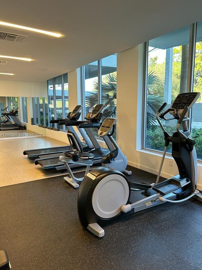 Building Photo - 13800 Highland Dr