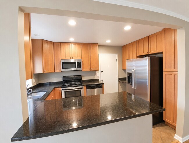 Building Photo - 2038 Sherman Ave
