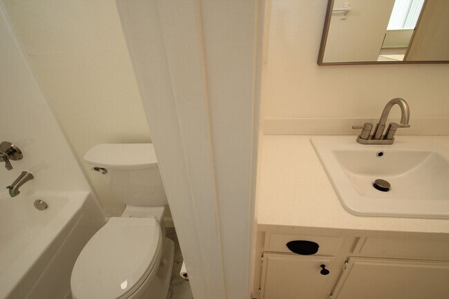 Building Photo - For Rent: Upgraded 3-Bedroom Condo in Todd...