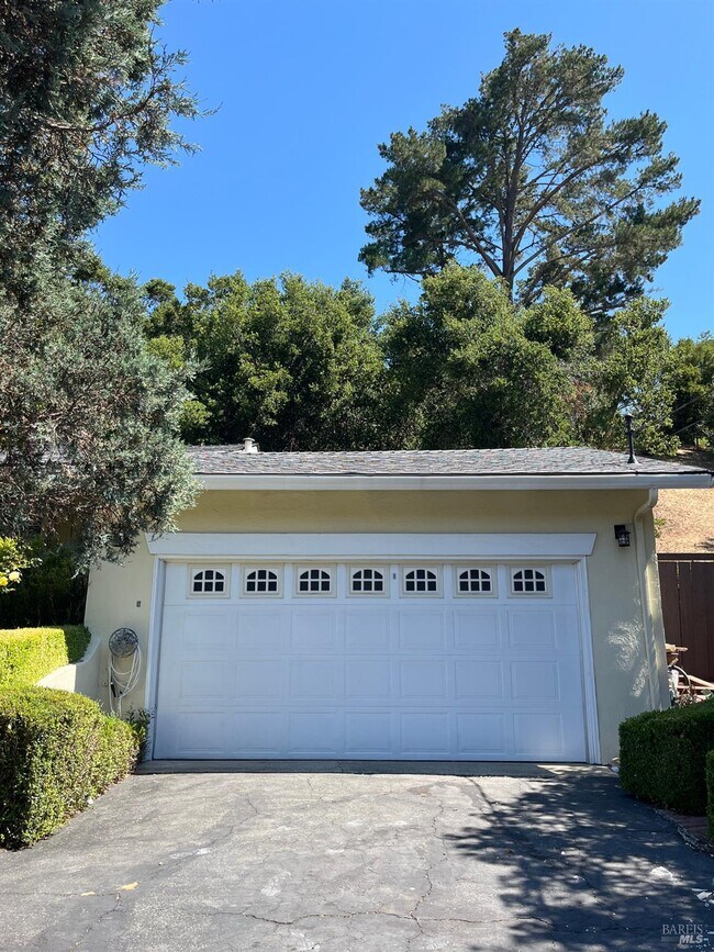 Building Photo - 323 Rheem Blvd