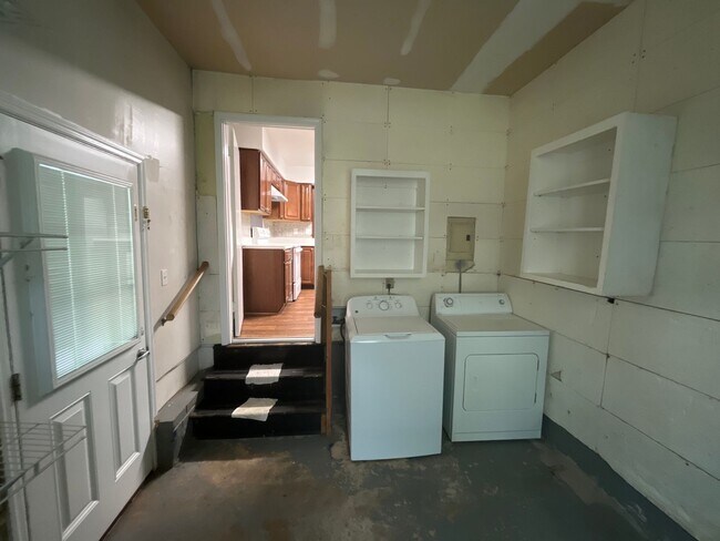 Building Photo - Move-in Ready Home Located in The Four Sea...