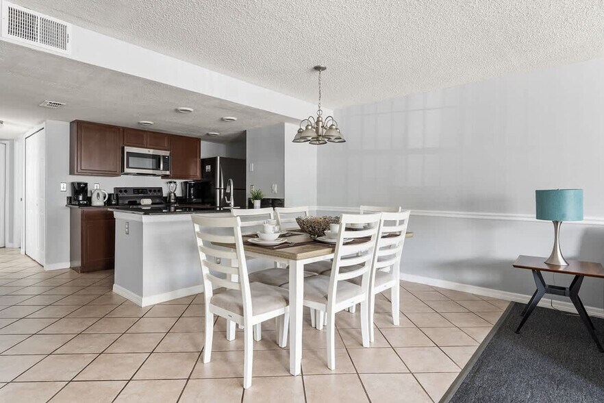 Building Photo - 2745 N Poinciana Blvd