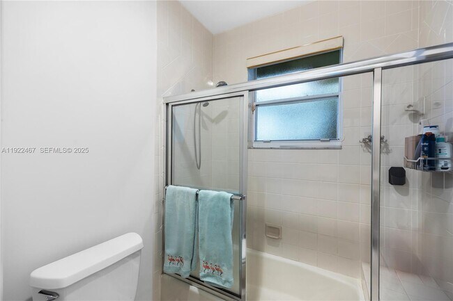 Building Photo - 2589 Mayfair Ln