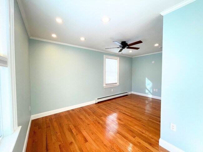 Building Photo - 12 Briggs St