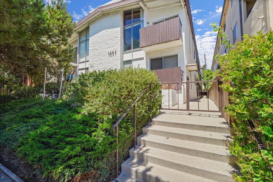 Building Photo - 1027 Lincoln Blvd