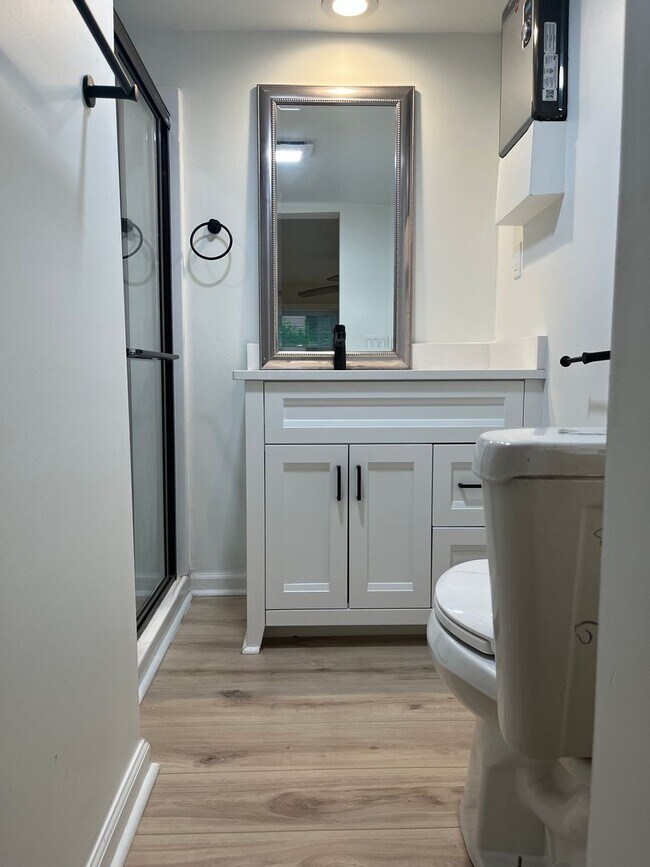Building Photo - Renovated 1 Bd/ 1 Ba Cottage w/ Loft Walki...