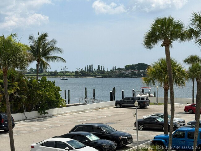Building Photo - 2800 N Flagler Dr