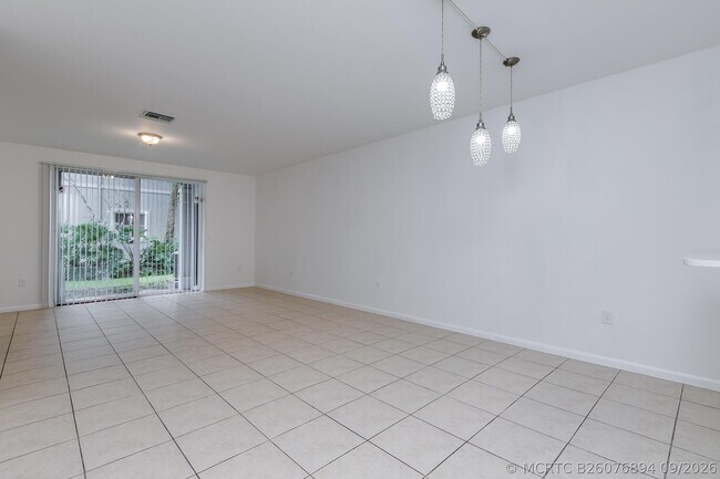 Building Photo - 2830 SW 82nd Ave