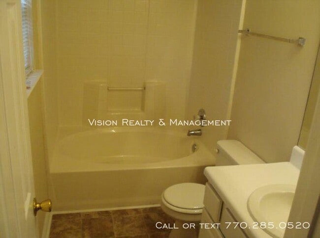 Building Photo - 124 Pin Oak Trail