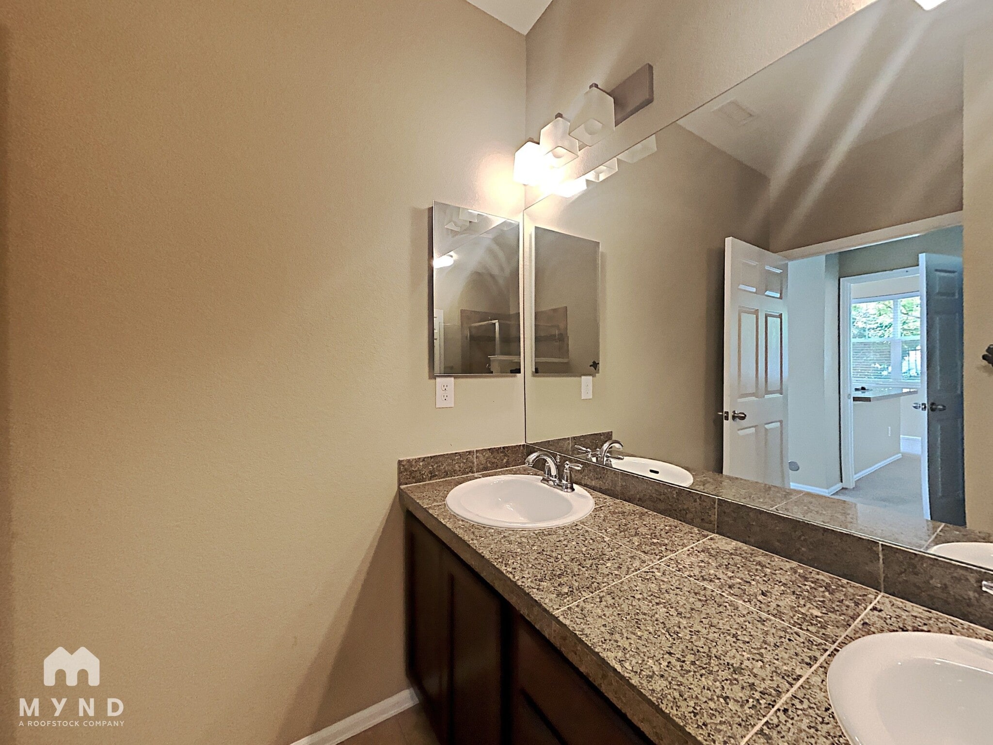 Building Photo - 9637 E 5th Ave