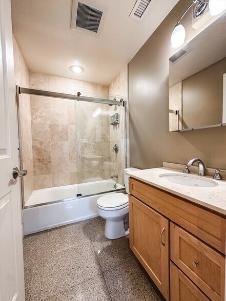 Building Photo - 15 York Pl